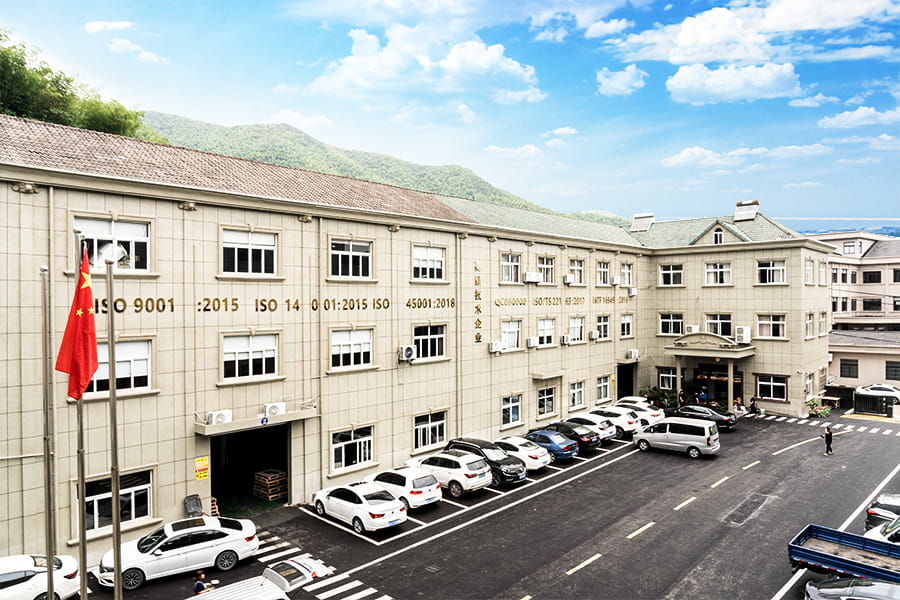 Taobh amuigh sa mhonarcha