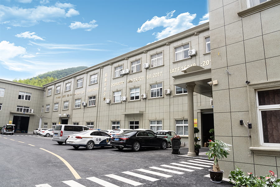 Taobh amuigh sa mhonarcha